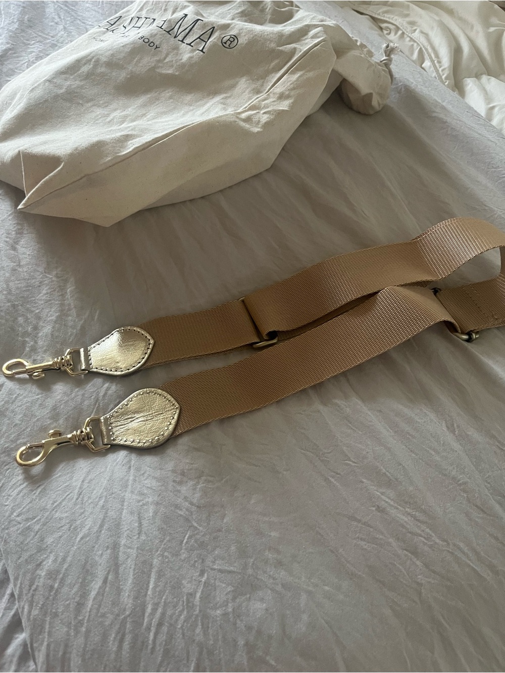 Uashmama Sling Body Bag Excellent Used Condition! Platino color with two straps - Picture 7 of 8